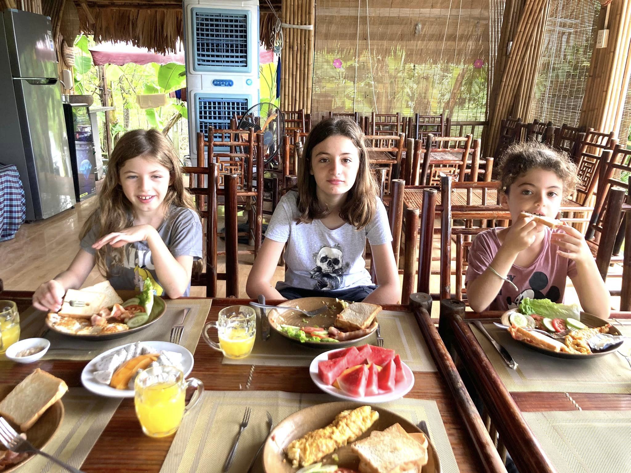 Bữa ăn phục vụ tại Nhà hàng Bamboo