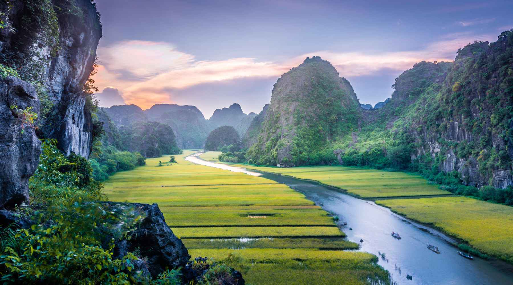 Distance between Nan House and famous tourist attractions in Ninh Binh